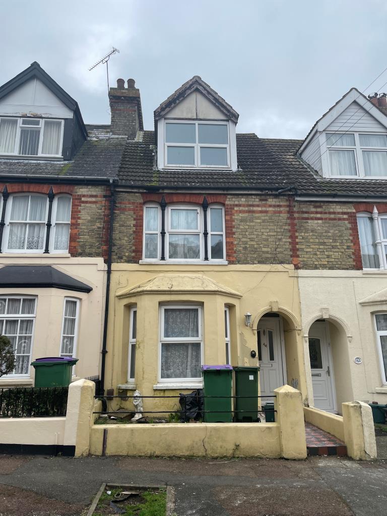 Lot: 31 - FOUR-BEDROOM HOUSE FOR REFURBISHMENT -